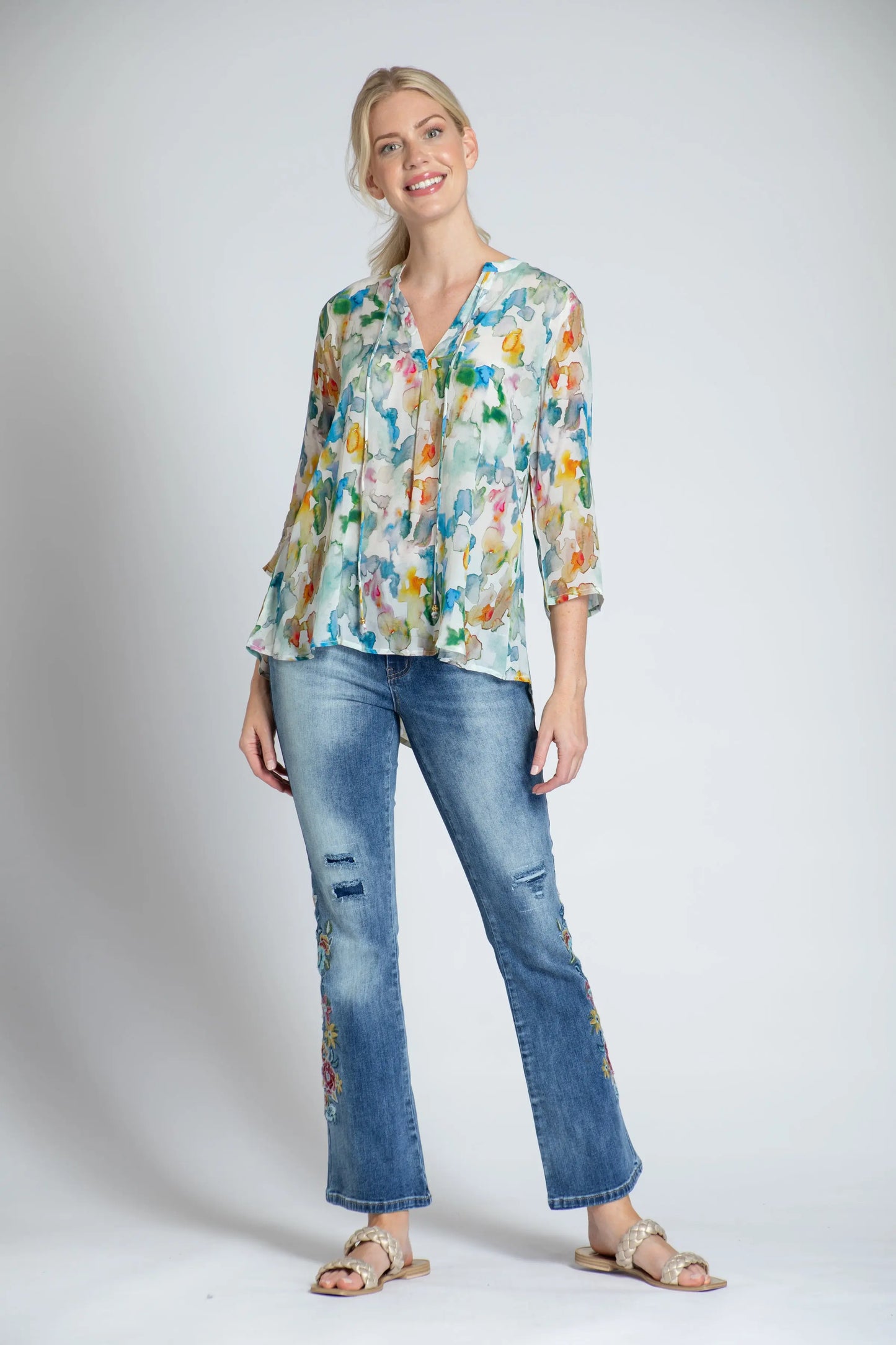 3/4 sleeve V-Neck Top with tassel and abstract print
