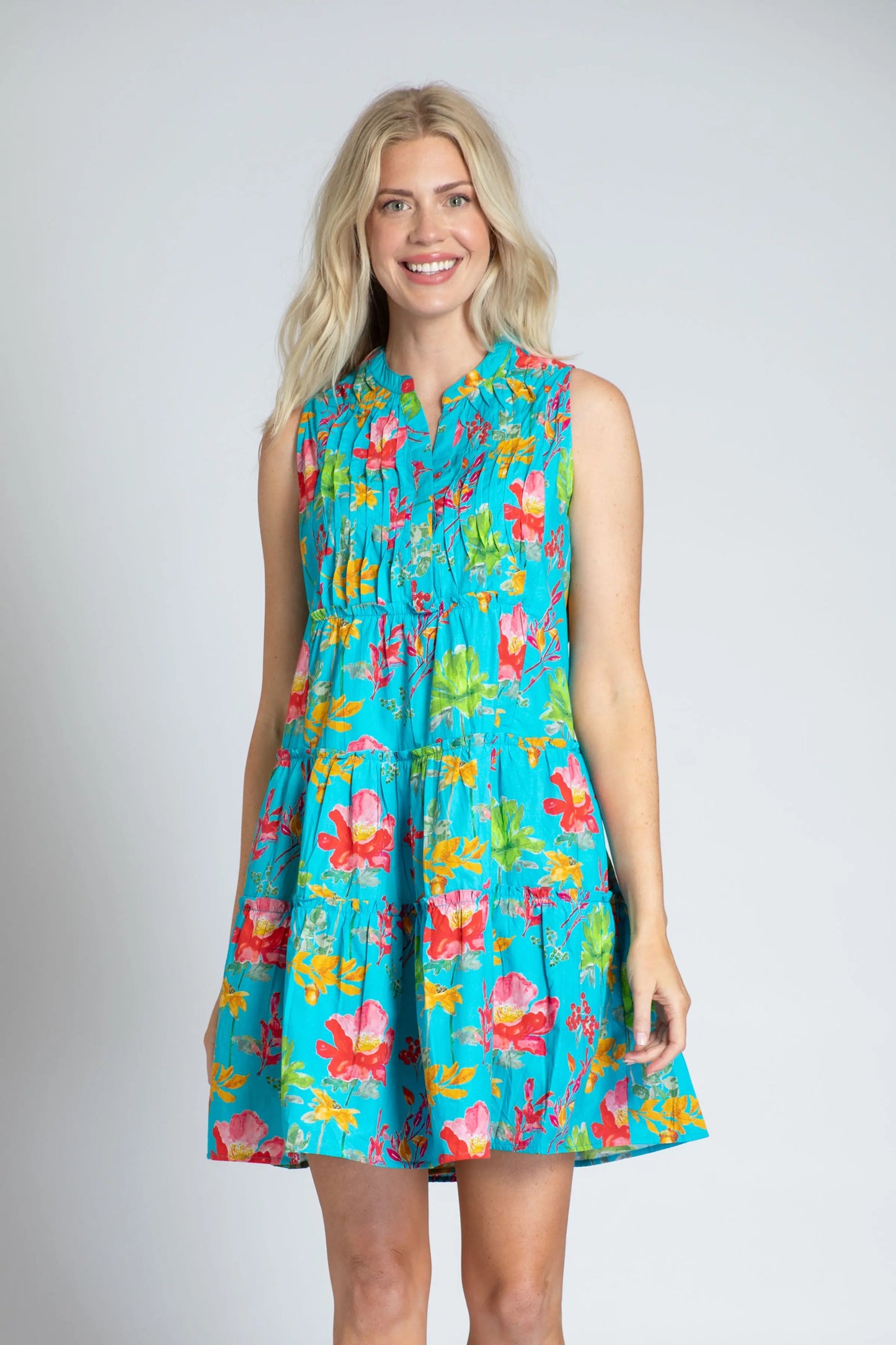 Sleeveless dress with pin-tuck detail