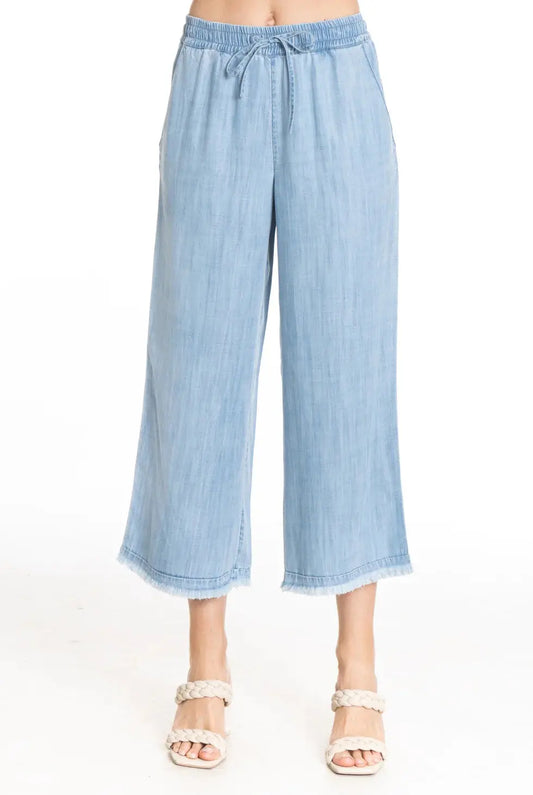 Wide leg cropped pant with frayed hem